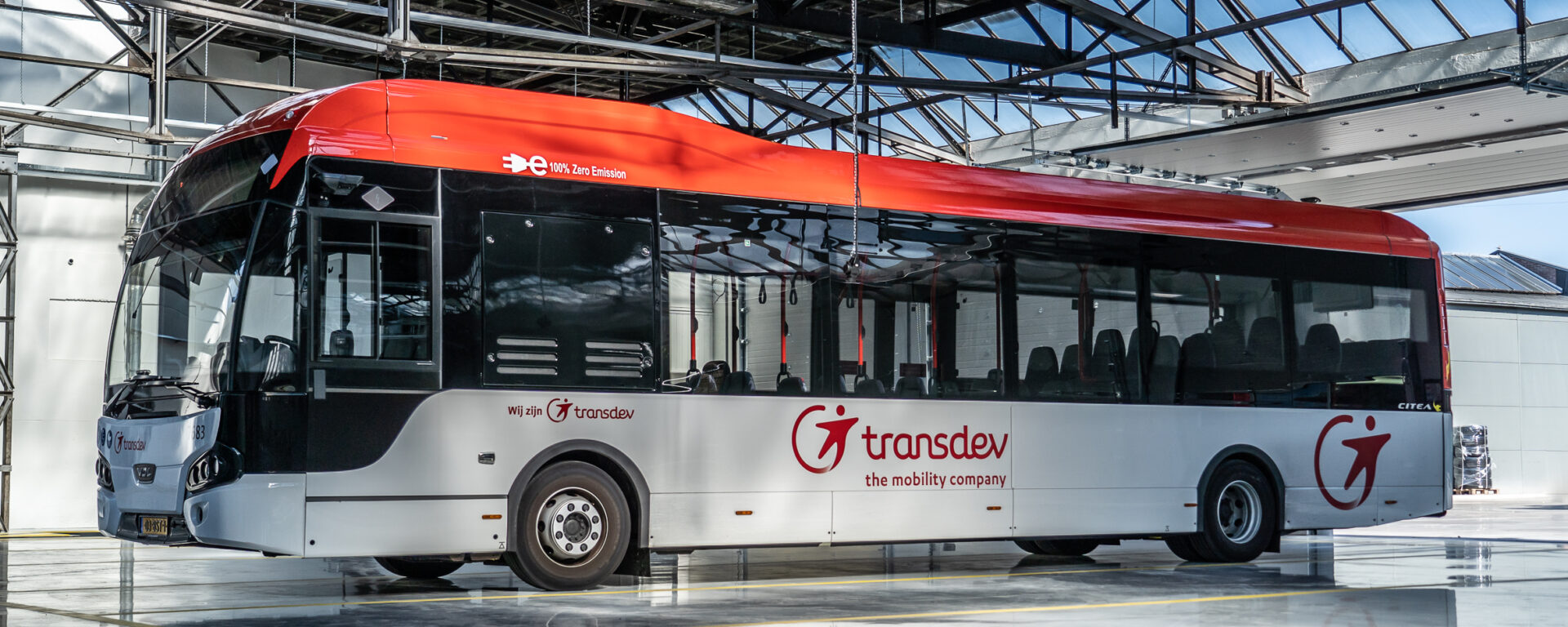 Notre groupe - Red and white Transdev Dutch bus