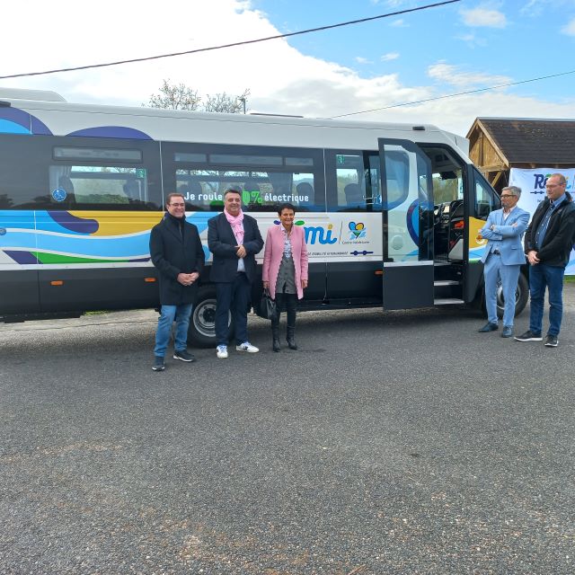 Inauguration 1er bus électrique IVECO Daily